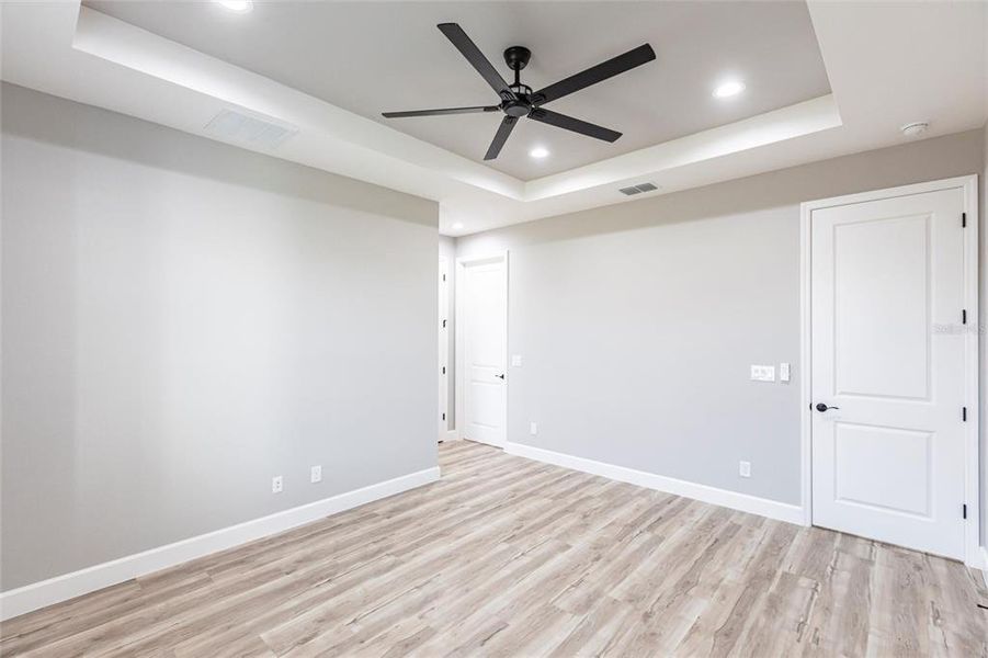 Spacious, unfurnished interior of a new home in , Cape Coral (Image 23).