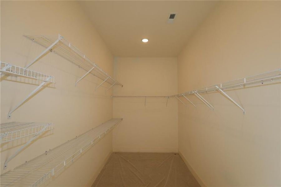 Spacious, unfurnished interior of a new home in Old Mill Preserve, Dallas (Image 9). Spacious, unfurnished interior of a new home in Old Mill Preserve, Dallas (Image 9).