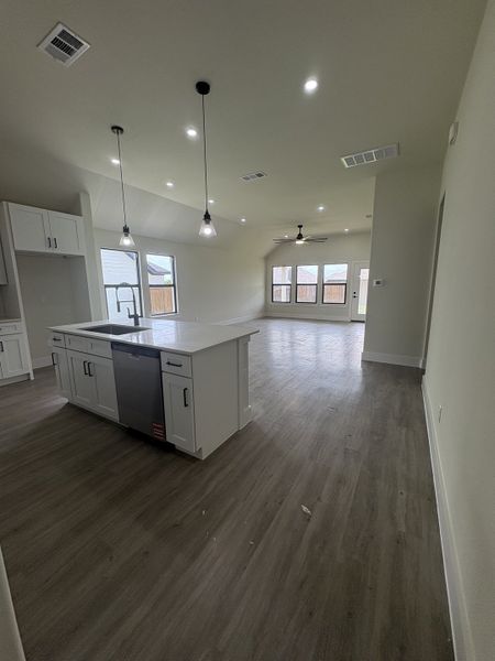 Spacious, unfurnished interior of a new home in Stillwater Lake Estates, Godley (Image 11).