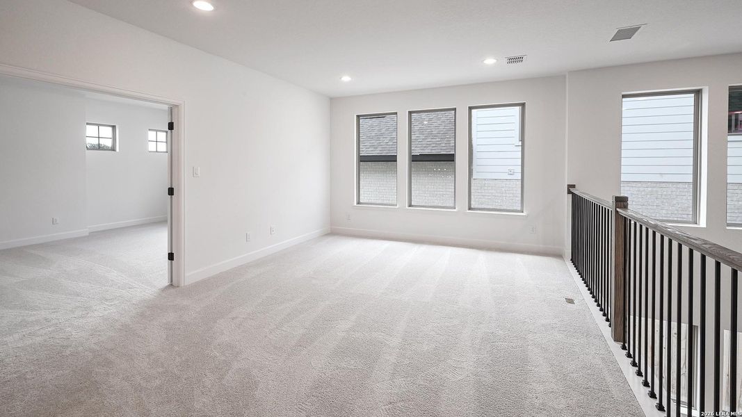 Spacious, unfurnished interior of a new home in Johnson Ranch, Bulverde (Image 25).