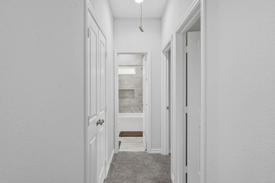 Spacious, unfurnished interior of a new home in Arrowhead Lakes, Willis (Image 18).