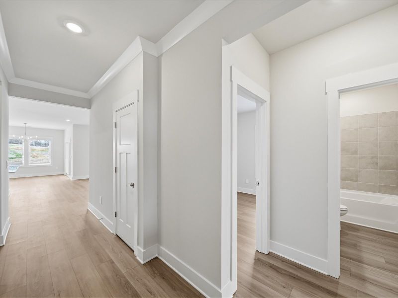 Spacious, unfurnished interior of a new home in Ashby Woods, Boiling Springs (Image 7).