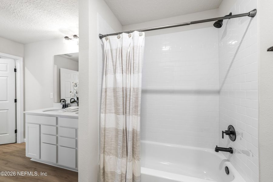 Furnished interior view inside a new home in , Middleburg (Image 15).