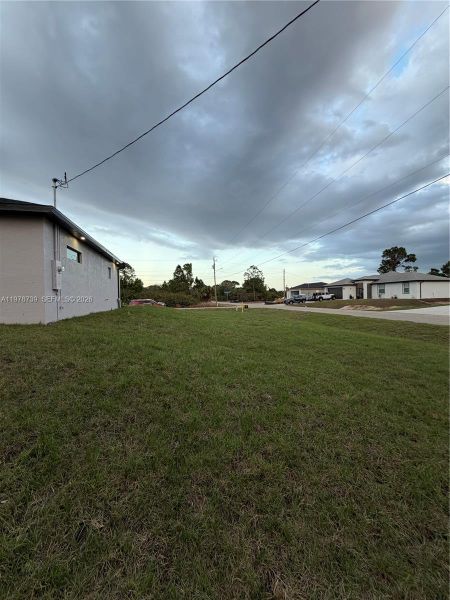 Exterior details and patio area of a home in , Lehigh Acres (Image 4).