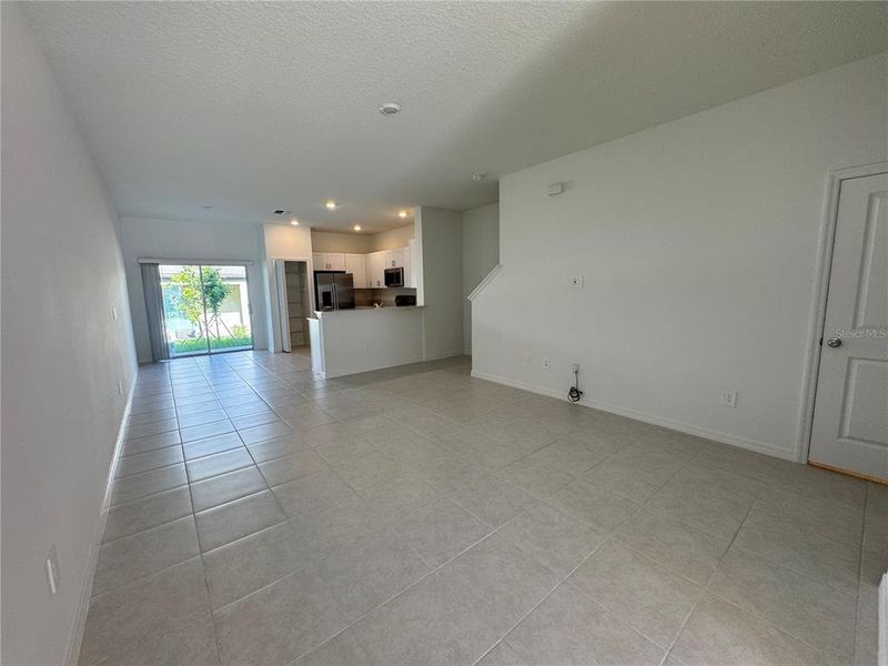 Spacious, unfurnished interior of a new home in , Wesley Chapel (Image 12).