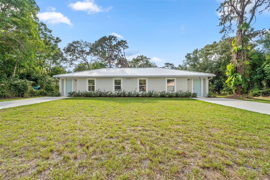Exterior details and patio area of a home in , Fort Pierce (Image 14).