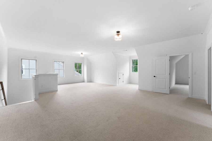 Spacious, unfurnished interior of a new home in Lake Arrowhead, Waleska (Image 32).