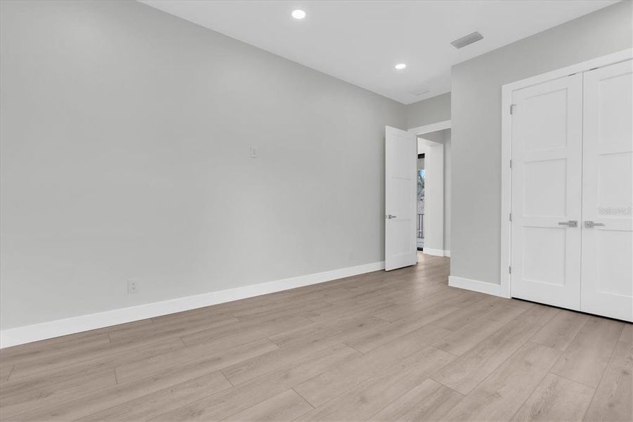 Spacious, unfurnished interior of a new home in , St. Petersburg (Image 46).