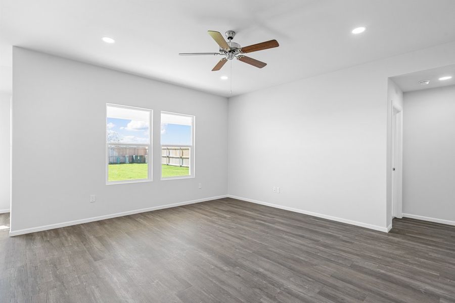 Representative unfurnished interior of a home built from the BELLVUE by D.R. Horton in Faculty Row, Abilene (Image 34).
