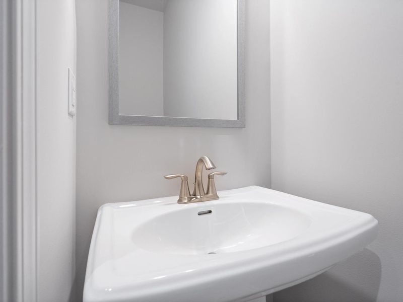 Representative interior finishes for a home built from the Cary A by Davidson Homes LLC in Lake Shore, Winder (Image 18).