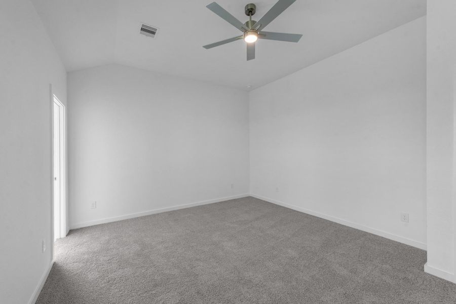 Spacious, unfurnished interior of a new home in Briarwood Crossing, Rosenberg (Image 26).