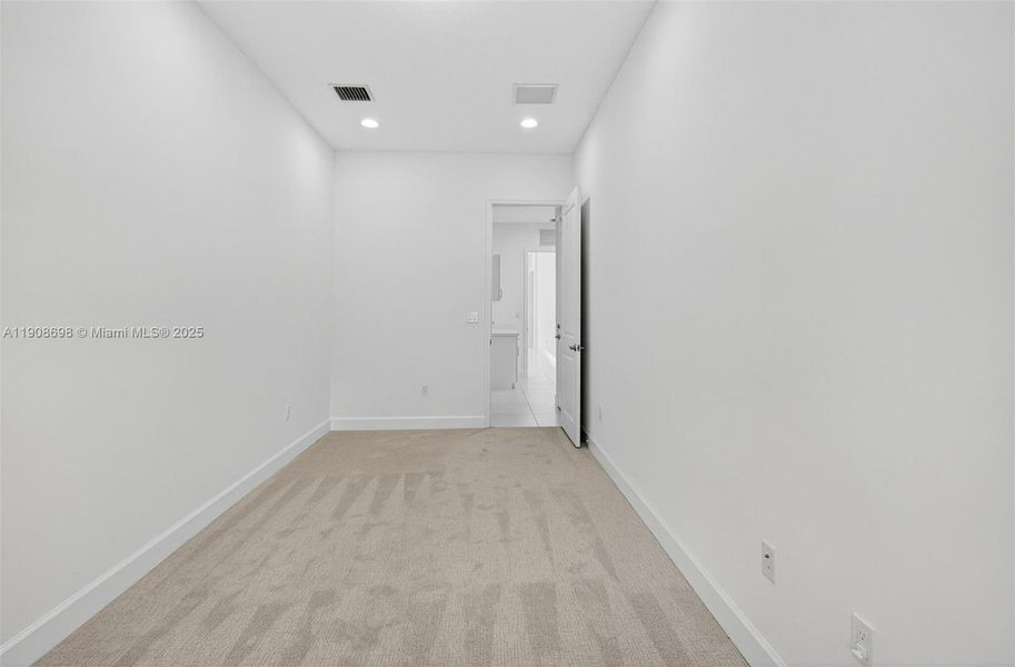 Spacious, unfurnished interior of a new home in , Boynton Beach (Image 66).