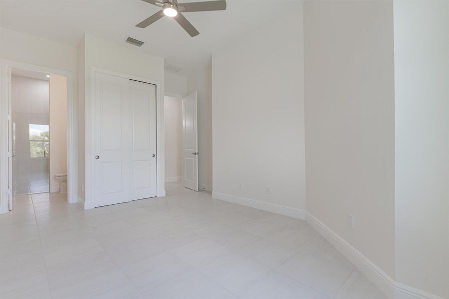 Spacious, unfurnished interior of a new home in , Vero Beach (Image 15).
