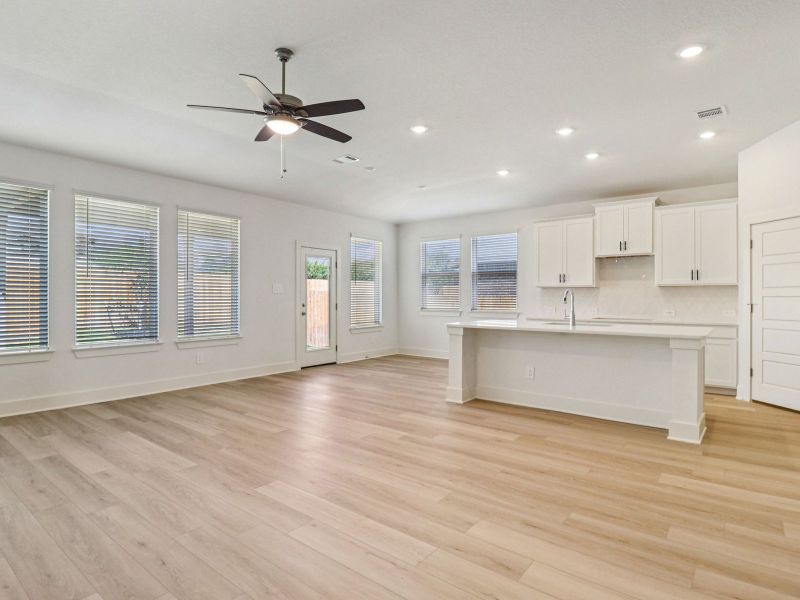 Spacious, unfurnished interior of a new home in Sagebrooke - Classic Series, San Antonio (Image 12).