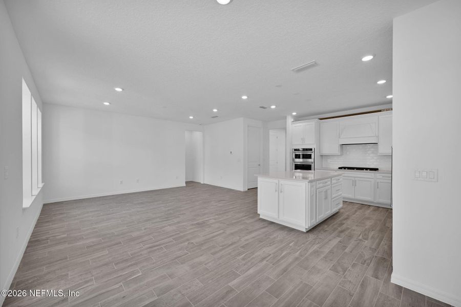 Spacious, unfurnished interior of a new home in Del Webb Wildlight, Yulee (Image 16).