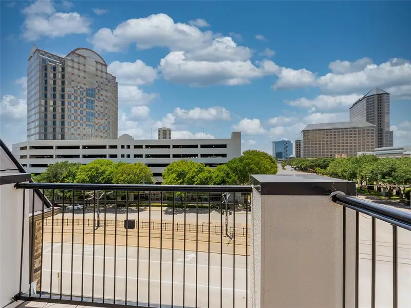 Condo located in Irving, TX showcasing its design and architecture (Image 3).