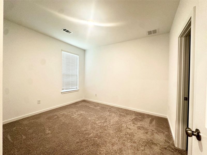 Spacious, unfurnished interior of a new home in , Tomball (Image 17).