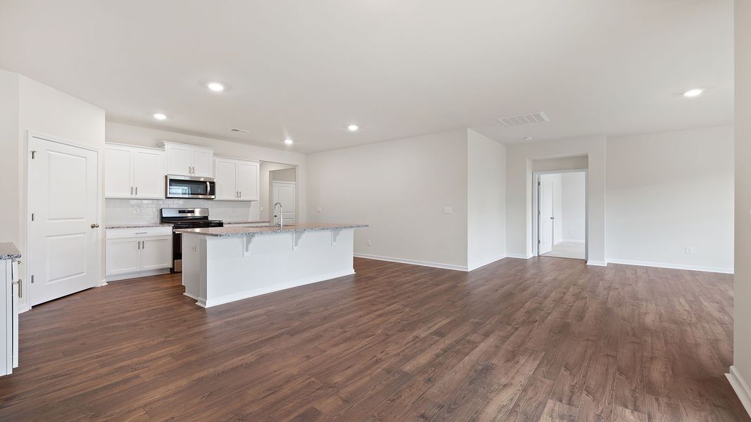 Spacious, unfurnished interior of a new home in Durbin Meadows Traditions, Fountain Inn (Image 21).