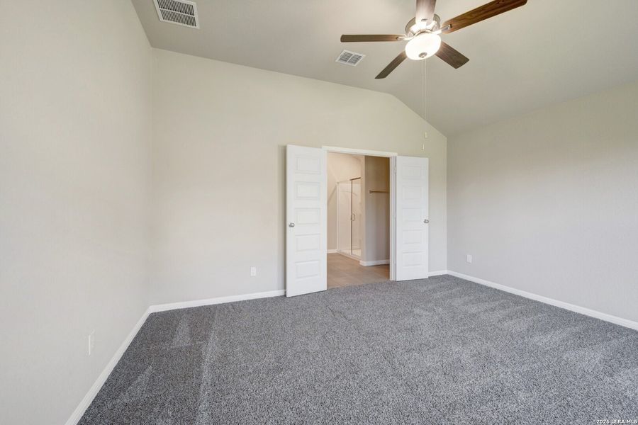 Spacious, unfurnished interior of a new home in Mesquite Ridge, San Antonio (Image 42).
