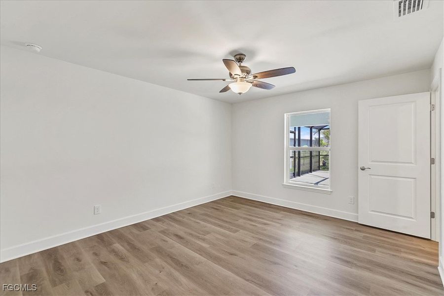 Spacious, unfurnished interior of a new home in Cape Coral, Cape Coral (Image 26).