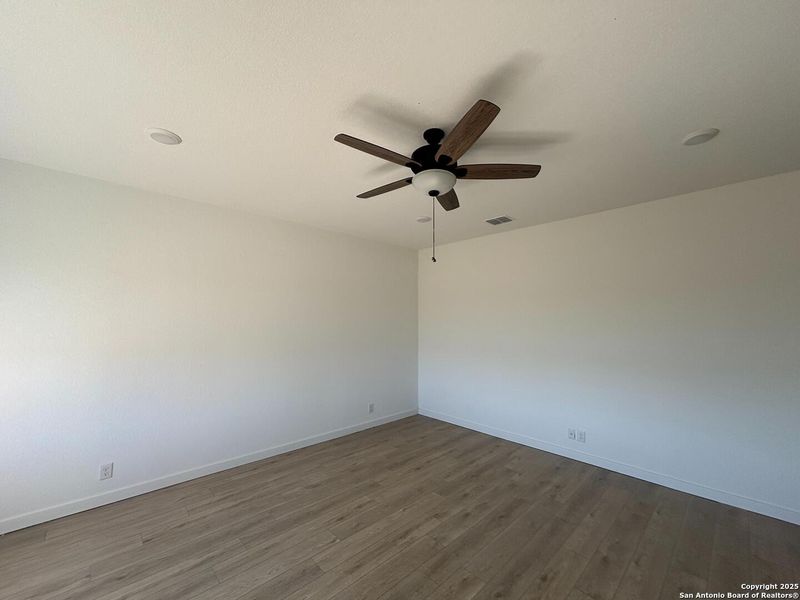 Spacious, unfurnished interior of a new home in , Schertz (Image 14).