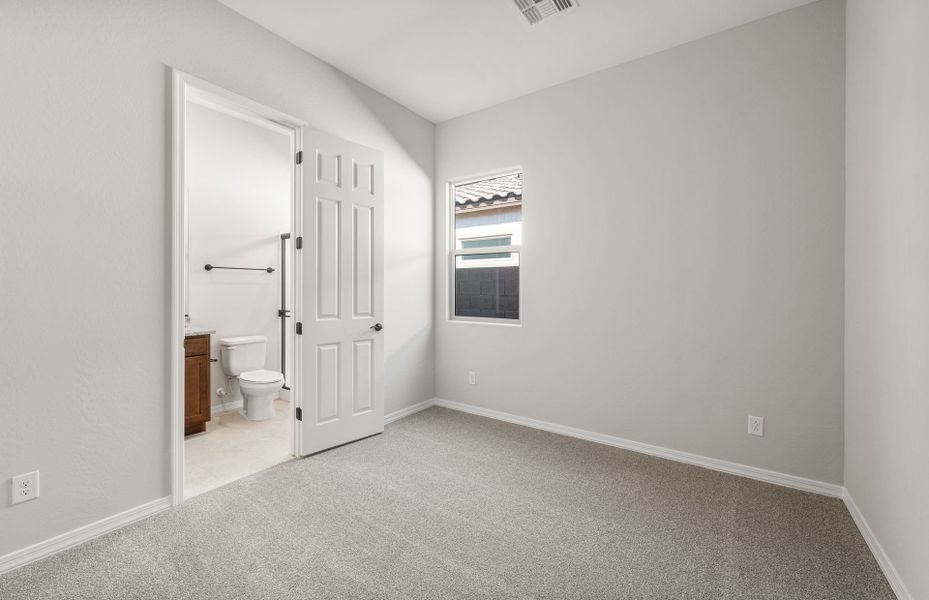 Spacious, unfurnished interior of a new home in Artisan at Asante, Surprise (Image 24).