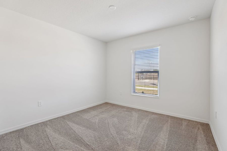 Spacious, unfurnished interior of a new home in Robins Run, Lake Wales (Image 25).