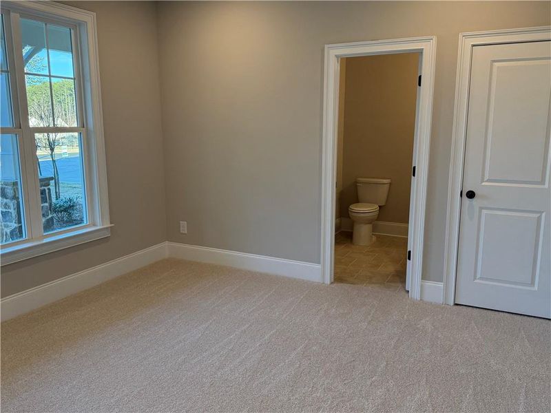 Spacious, unfurnished interior of a new home in Ford Landing, Acworth (Image 10).