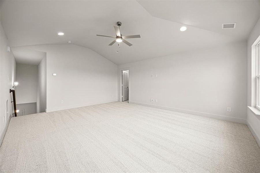 Spacious, unfurnished interior of a new home in Tuscan Estates (1 Acre Lots), Waxahachie (Image 17).