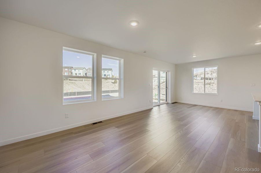 Spacious, unfurnished interior of a new home in Preserve at Mesa Creek, Colorado Springs (Image 8).