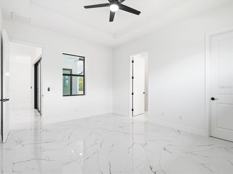 Spacious, unfurnished interior of a new home in , Rotonda West (Image 31).