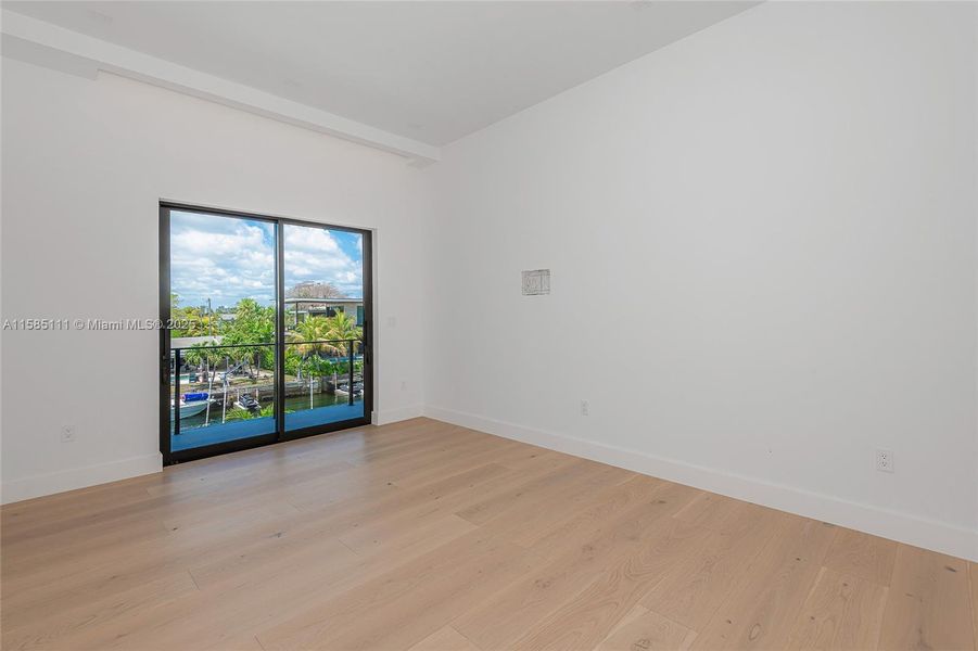 Spacious, unfurnished interior of a new home in , North Miami (Image 21).