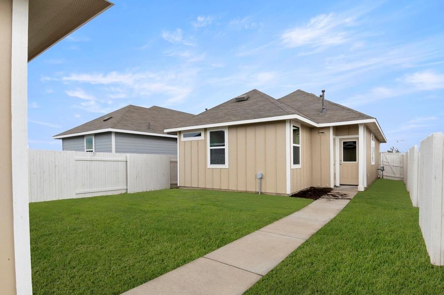 Exterior details and patio area of a home in Casetta Ranch, Kyle (Image 4).