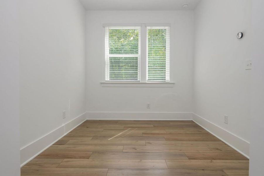 Spacious, unfurnished interior of a new home in Park Vue, Atlanta (Image 17).