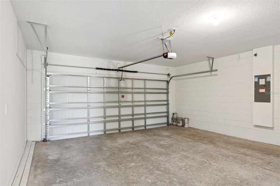 Spacious, unfurnished interior of a new home in Crosswinds - Signature Series, Haines City (Image 35).