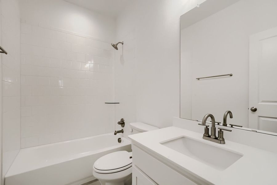 811 Stone Grove - Full Bathroom 811 Stone Grove - Full Bathroom