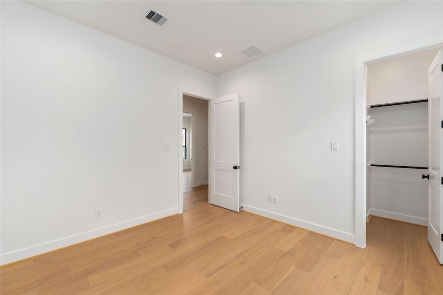 Spacious, unfurnished interior of a new home in , Houston (Image 22).