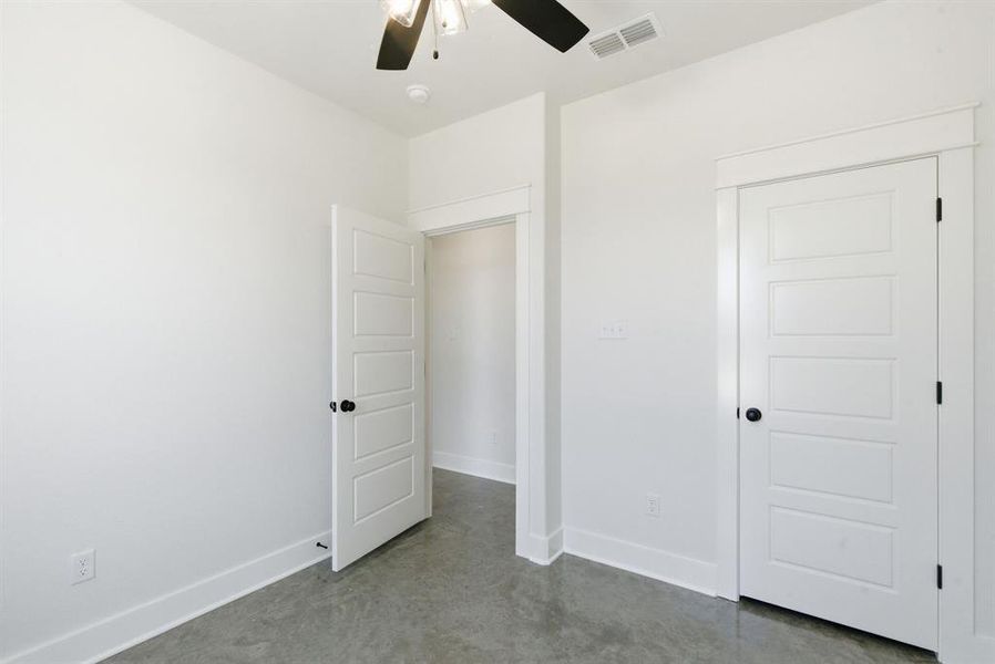 Spacious, unfurnished interior of a new home in , Weatherford (Image 17).