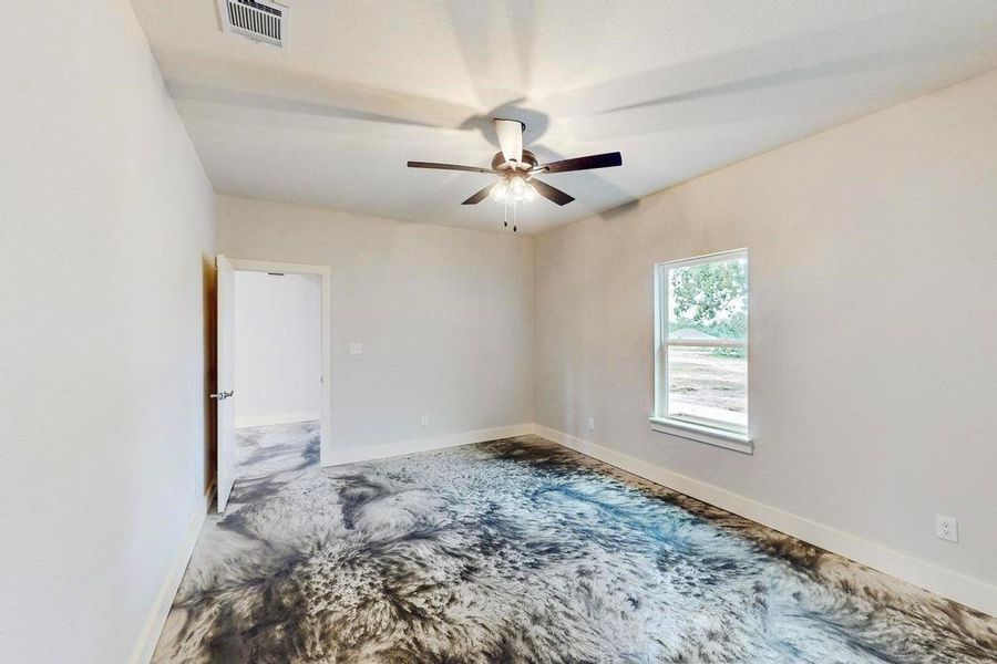 Empty room with ceiling fan