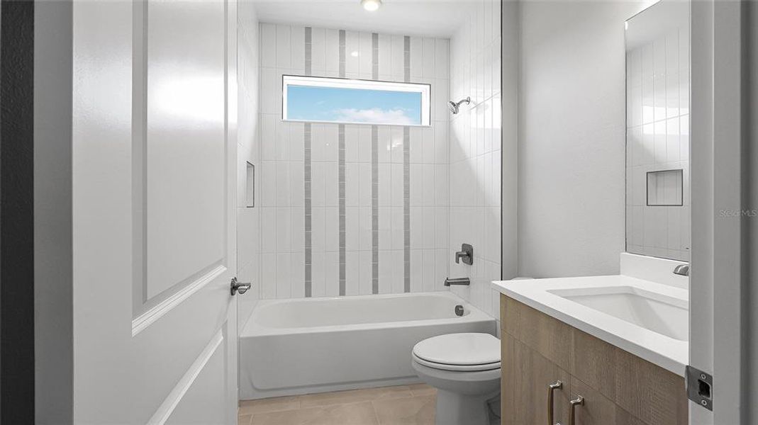 Furnished interior view inside a new home in Cresswind at Lake Harris, Tavares (Image 25).