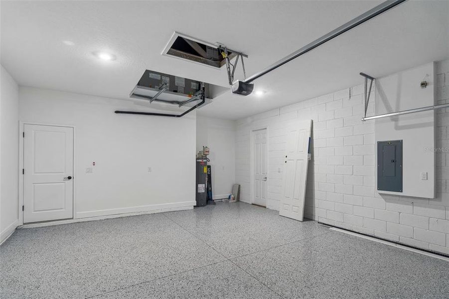 Spacious, unfurnished interior of a new home in , Weeki Wachee (Image 62).