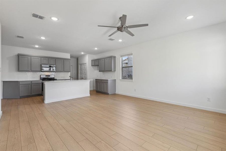 Spacious, unfurnished interior of a new home in Devonshire, Forney (Image 14).