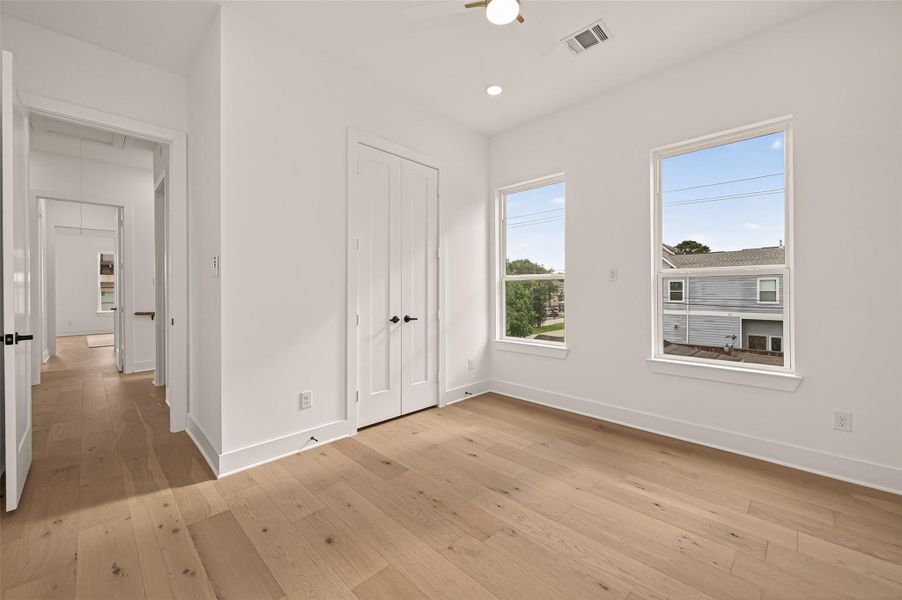 Spacious, unfurnished interior of a new home in , Houston (Image 24).