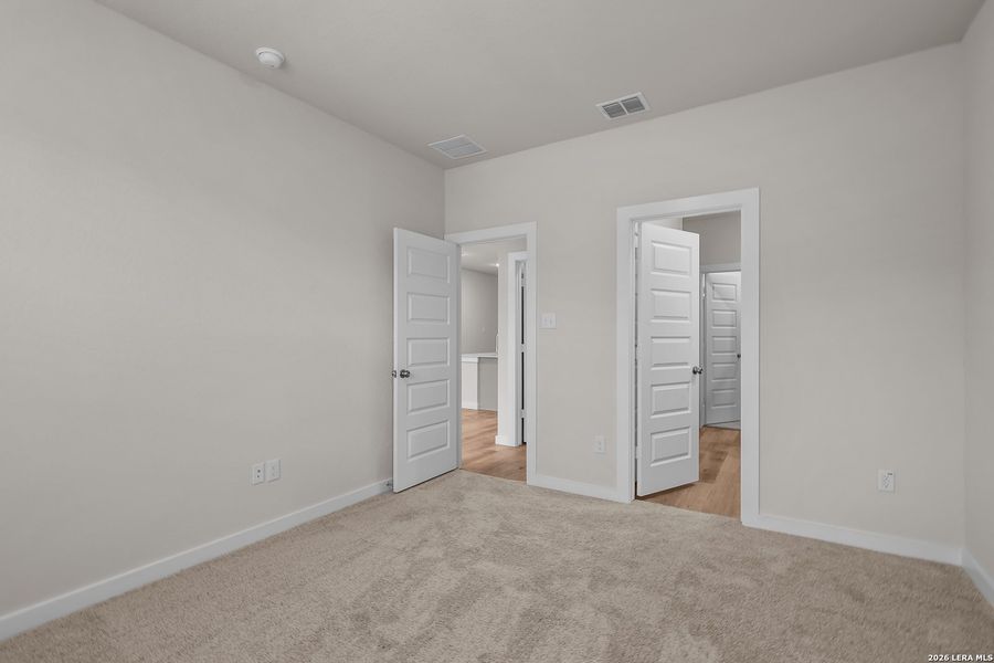 Spacious, unfurnished interior of a new home in Rosemont Hill, San Antonio (Image 19).