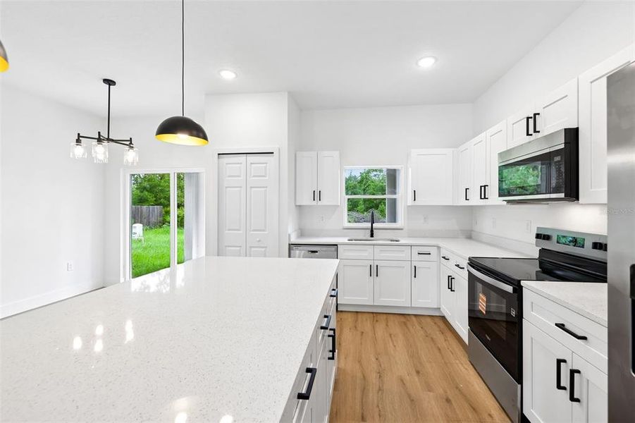 Furnished interior view inside a new home in , Ocklawaha (Image 10).