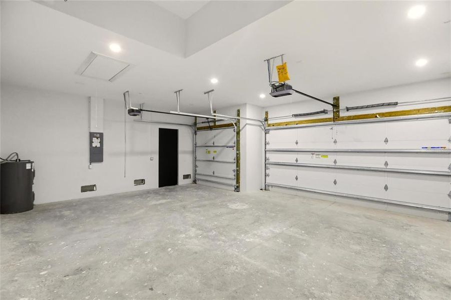 Spacious, unfurnished interior of a new home in , Rotonda West (Image 27).