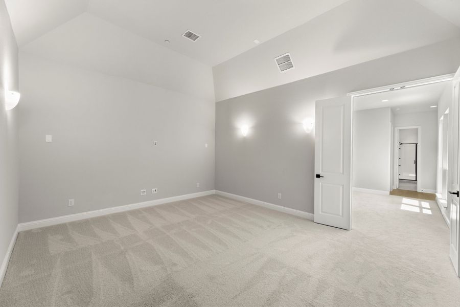 Representative unfurnished interior of a home built from the Derby by Windsor Homes in Ridge Pointe Estates, McLendon-Chisholm (Image 26).