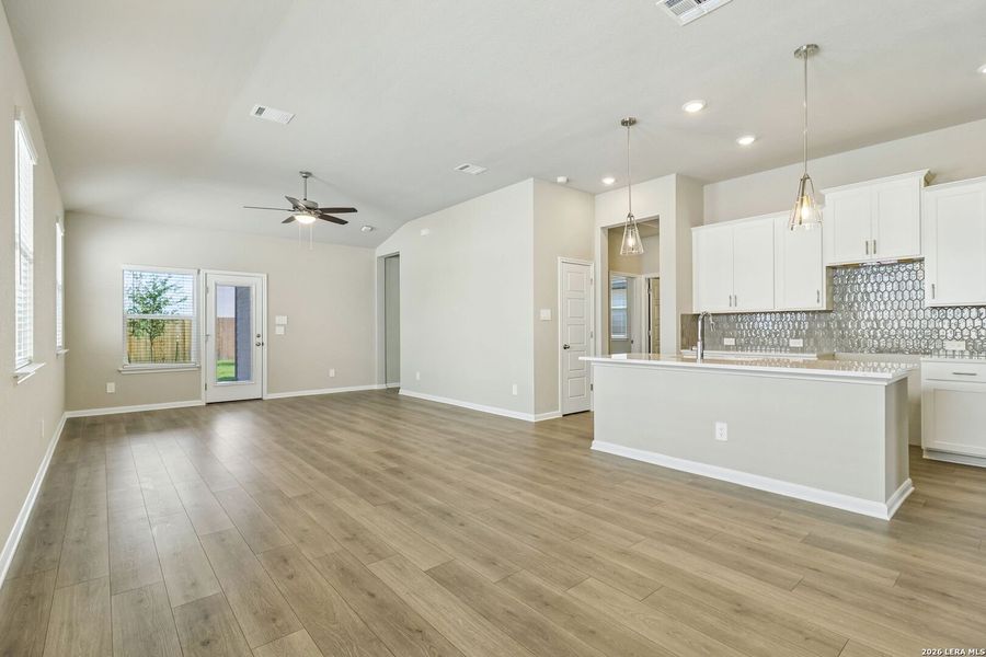 Spacious, unfurnished interior of a new home in Thomas Pond, San Antonio (Image 38). Spacious, unfurnished interior of a new home in Thomas Pond, San Antonio (Image 38).
