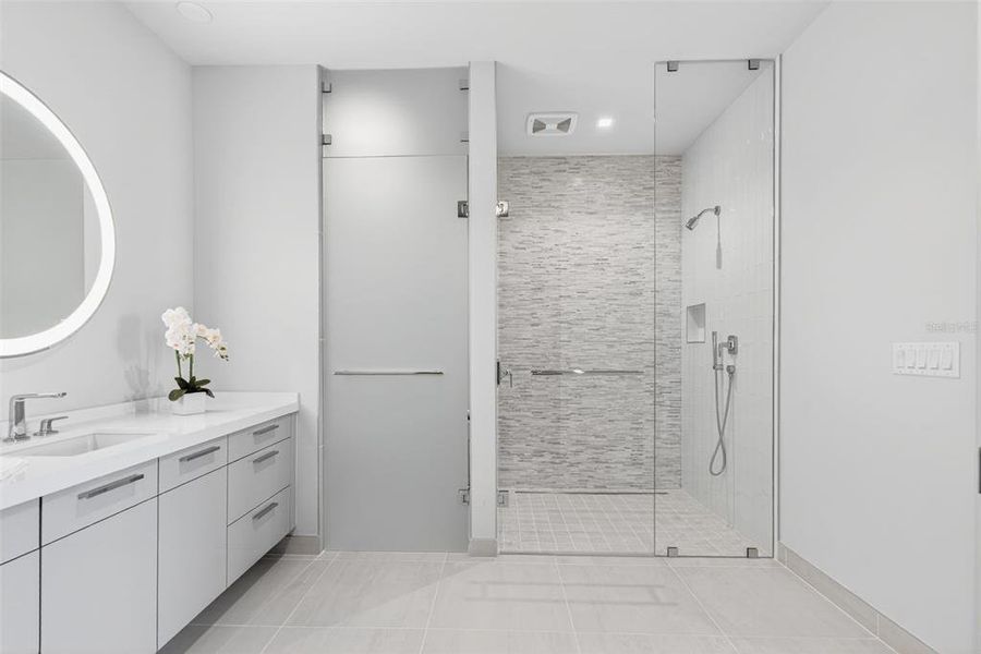 Furnished interior view inside a new home in , Longboat Key (Image 13).