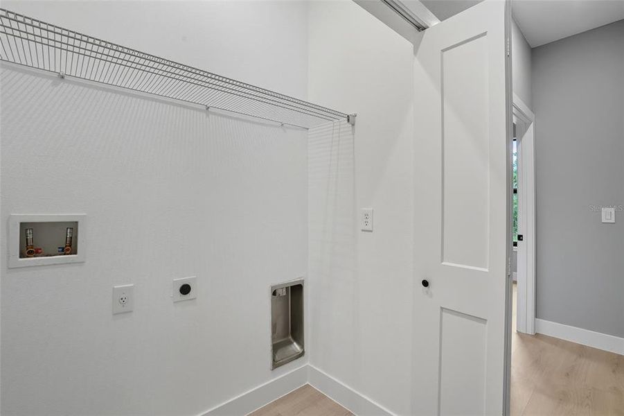 Spacious, unfurnished interior of a new home in , Lehigh Acres (Image 14).